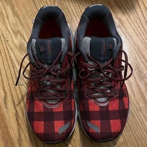 *NWOT* Brooks Women’s Buffalo Check Red and Black Ghost 12 Running Shoes